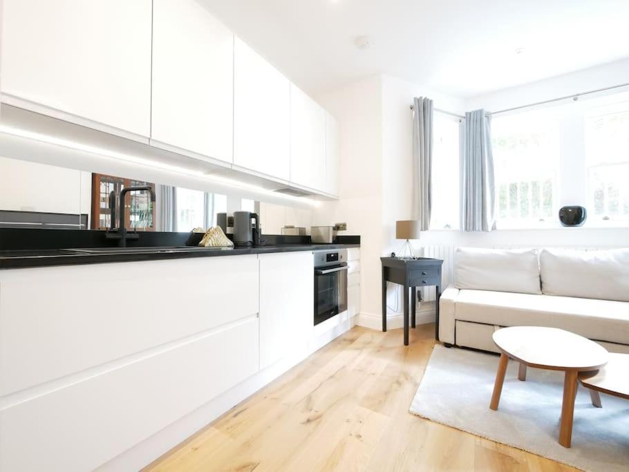Newly Refurbished 2 Bed Apartment In Paddington London Exterior photo