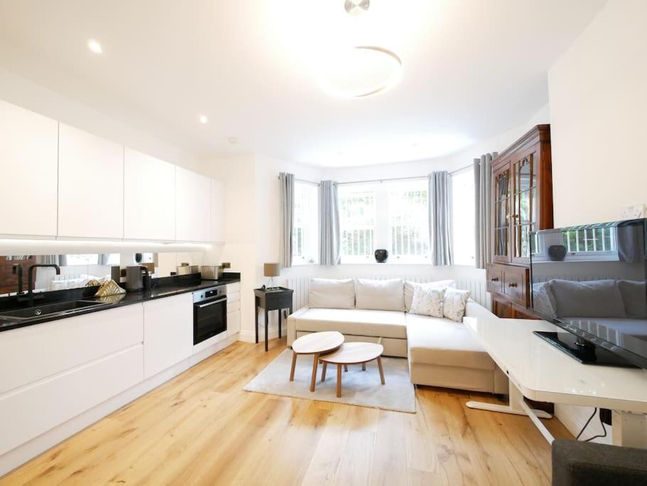 Newly Refurbished 2 Bed Apartment In Paddington London Exterior photo
