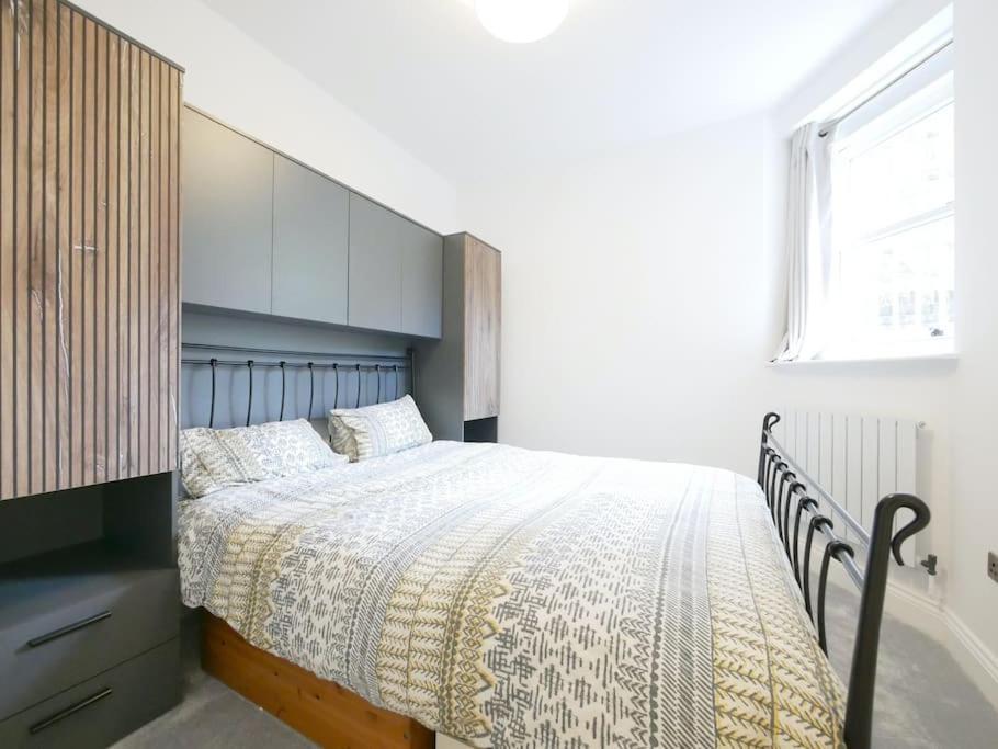 Newly Refurbished 2 Bed Apartment In Paddington London Exterior photo