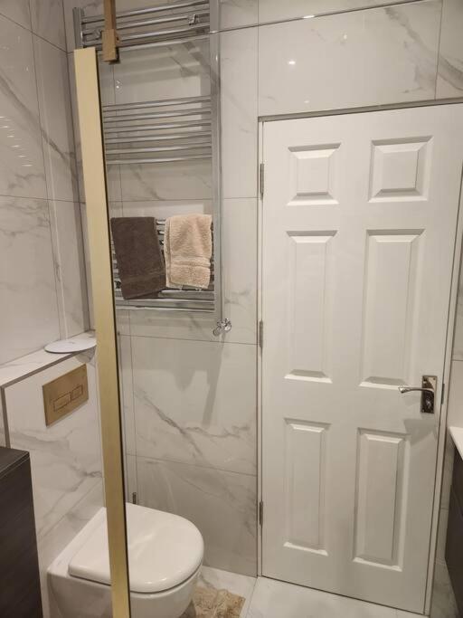 Newly Refurbished 2 Bed Apartment In Paddington London Exterior photo