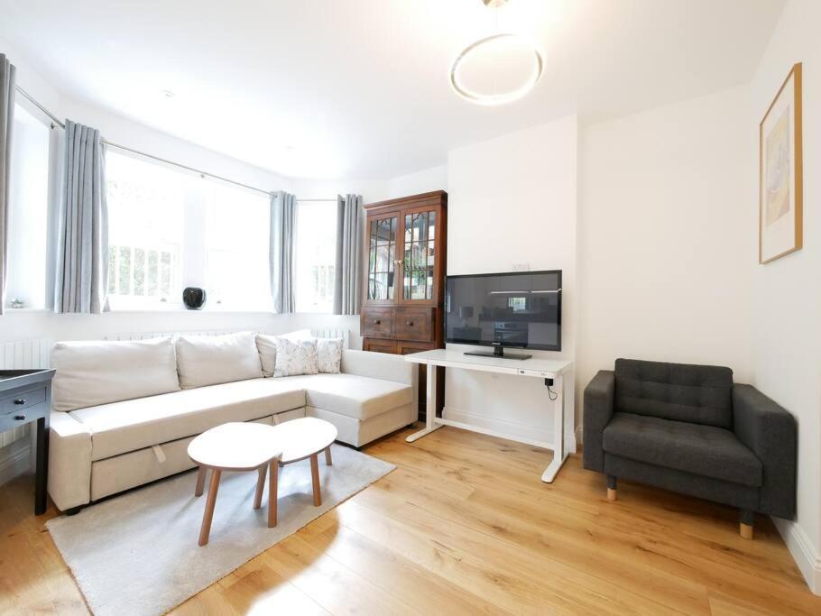 Newly Refurbished 2 Bed Apartment In Paddington London Exterior photo