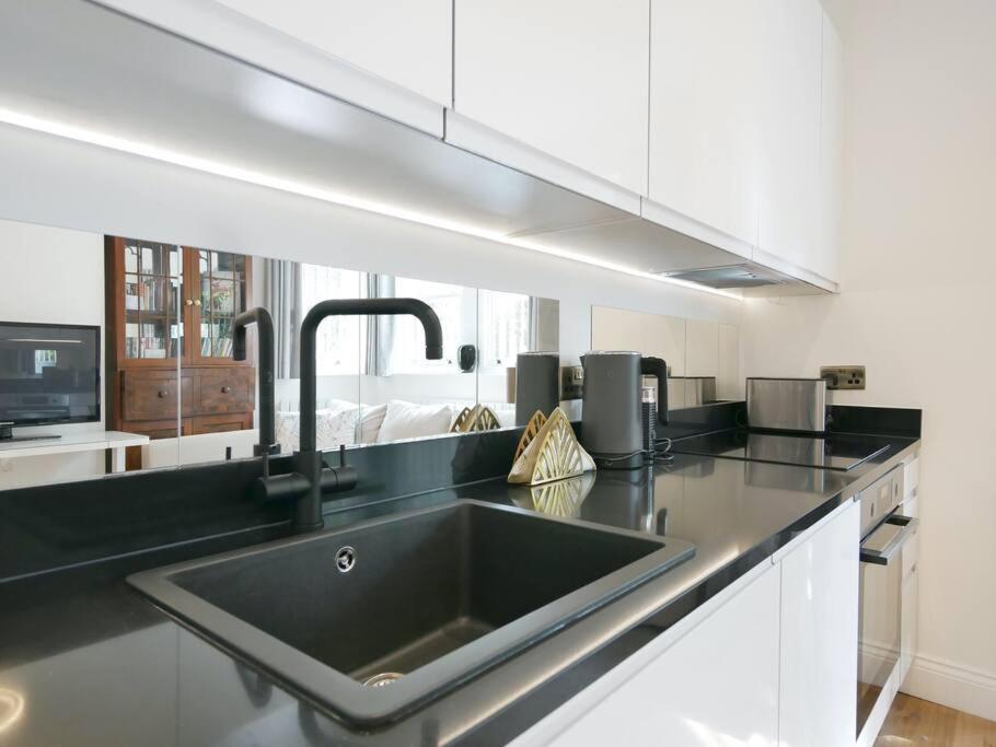 Newly Refurbished 2 Bed Apartment In Paddington London Exterior photo